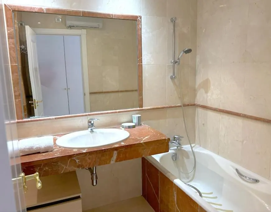 Evans Realty Ax Playa & Piscinas & Garaje Estepona Spain
